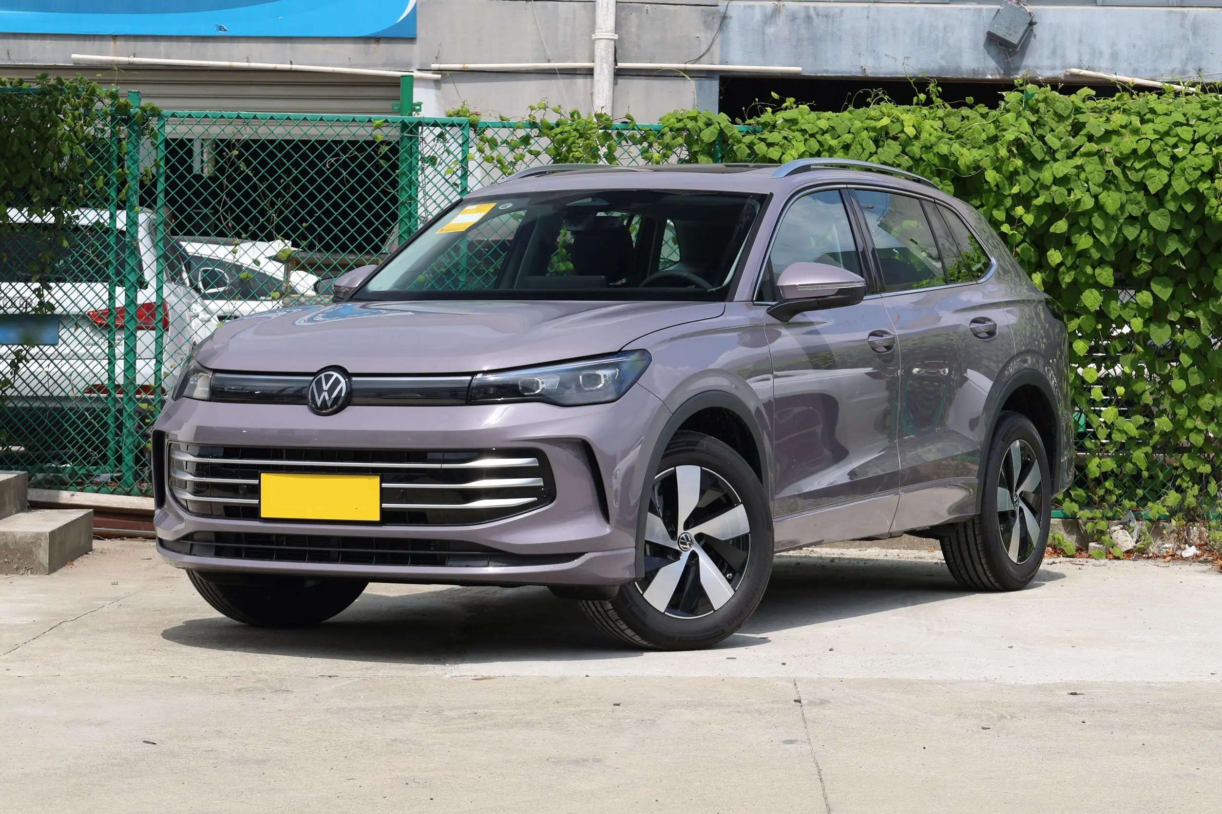 2025 for Volkswagen for Tiguan L Pro 1.5T New Car Automatic Transmission Family-Friendly 5-Seater Spacious Interior Leather Euro
